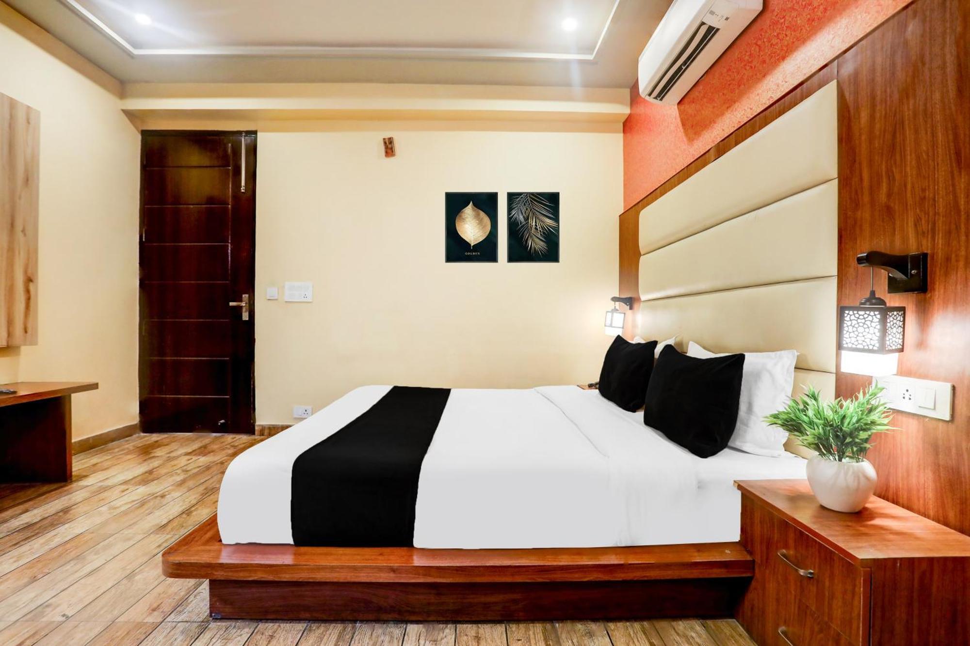Готель Super Townhouse Oak Pacify Hills Rajpur Екстер'єр фото